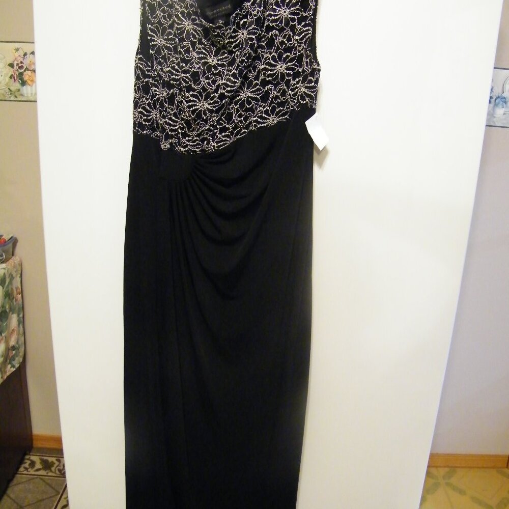 Formal Dress NWT. Connected Apparel (Size:10)